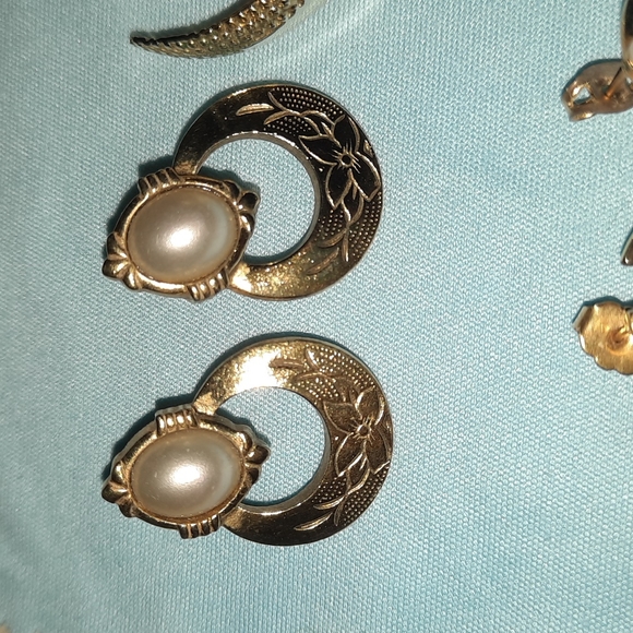4 Pairs of Gold Tone Earrings - Picture 2 of 5